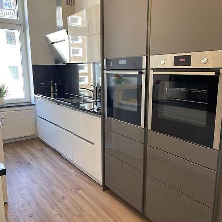 Attraktive Wohnung Mit Balkon Zum Gruenen Hinterhof Σβερίν Εξωτερικό φωτογραφία
