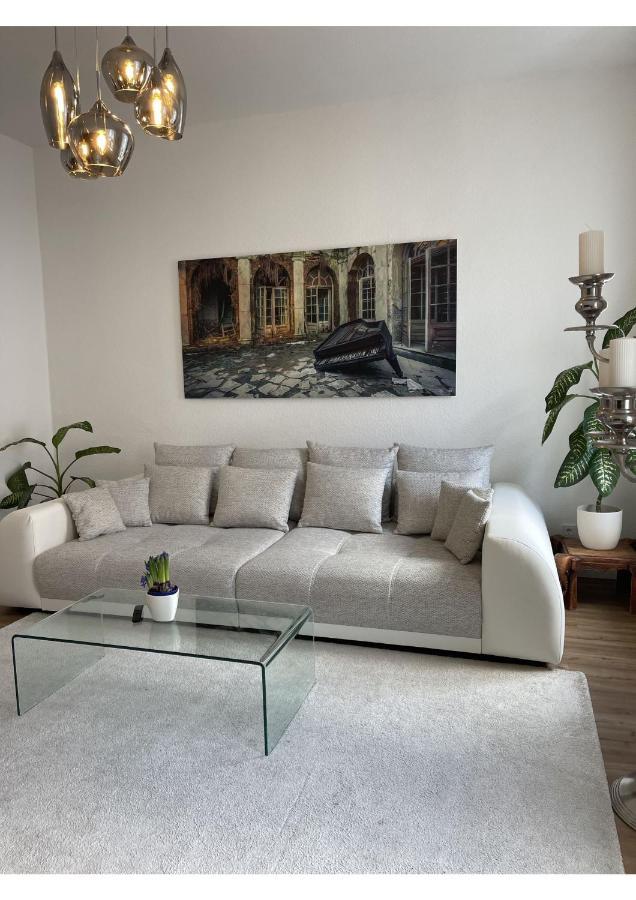 Attraktive Wohnung Mit Balkon Zum Gruenen Hinterhof Σβερίν Εξωτερικό φωτογραφία