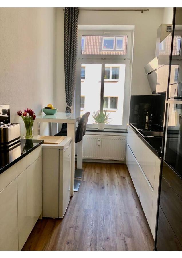 Attraktive Wohnung Mit Balkon Zum Gruenen Hinterhof Σβερίν Εξωτερικό φωτογραφία
