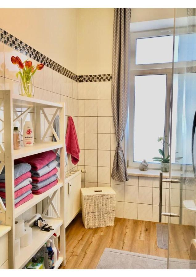 Attraktive Wohnung Mit Balkon Zum Gruenen Hinterhof Σβερίν Εξωτερικό φωτογραφία