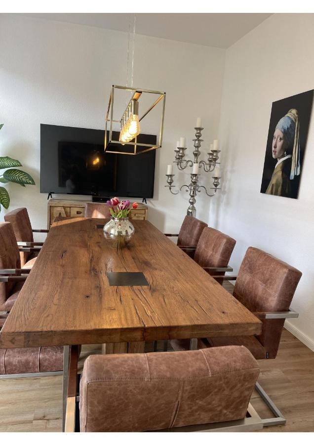 Attraktive Wohnung Mit Balkon Zum Gruenen Hinterhof Σβερίν Εξωτερικό φωτογραφία