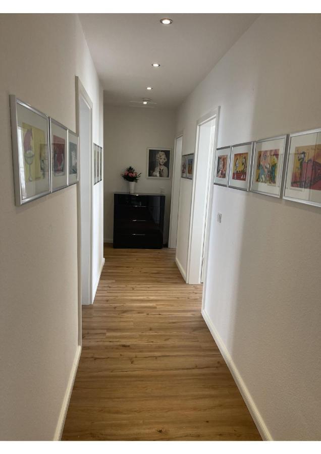 Attraktive Wohnung Mit Balkon Zum Gruenen Hinterhof Σβερίν Εξωτερικό φωτογραφία