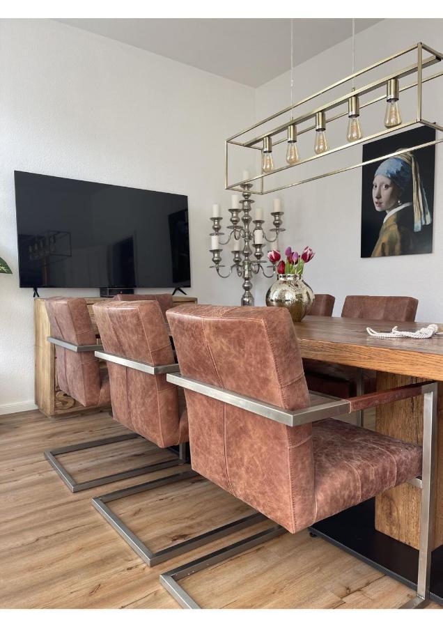 Attraktive Wohnung Mit Balkon Zum Gruenen Hinterhof Σβερίν Εξωτερικό φωτογραφία